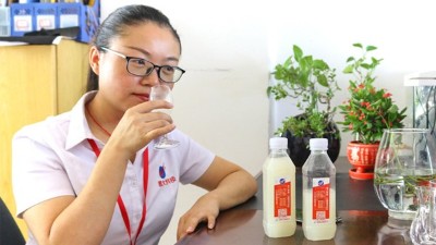 在雅大白酒蒸餾設(shè)備品酒師眼中，好酒一條線被稱(chēng)為好酒的標(biāo)準(zhǔn)！