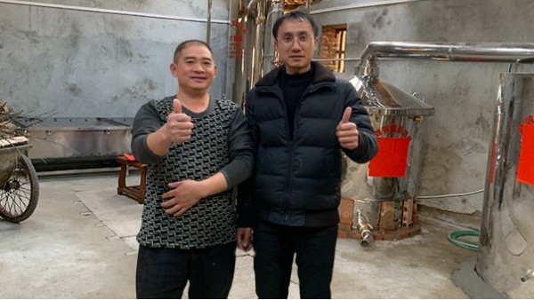 亮了！亮了！500斤白酒釀酒設(shè)備同時蒸糧蒸酒只用了4小時！