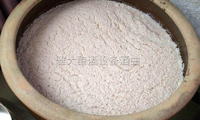 釀酒工藝-低度白酒是如何用白酒釀酒設(shè)備釀制的？4