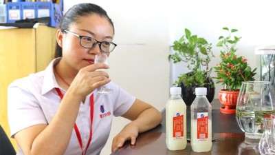 高粱釀酒設(shè)備：醉好的生活莫過(guò)于兜里有錢(qián)，心里有光，杯中有酒