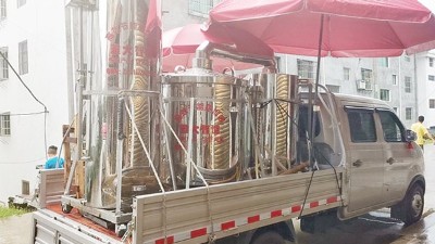 推著小型烤酒設備上門加工釀酒，顧客在意的到底是什么？