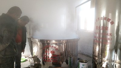 為什么越來(lái)越多的人選擇用不銹鋼釀酒設(shè)備回農(nóng)村開(kāi)酒坊？
