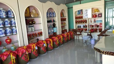 想開家純糧釀酒設(shè)備酒坊，但我一點(diǎn)也不會(huì)，有什么建議？