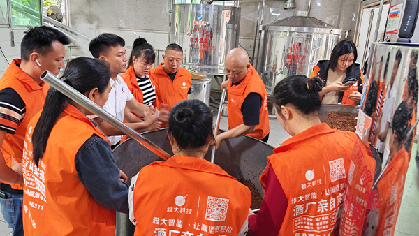 用小型酒廠釀酒設(shè)備開酒坊，釀酒技術(shù)重要還是銷售能力重要？
