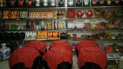 沒手藝！沒本錢！一套小型燒酒設(shè)備就在農(nóng)村開純糧酒坊賺錢