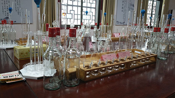 不銹鋼釀酒設(shè)備：你要害怕“勾兌”白酒到什么時(shí)候？