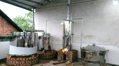 在農(nóng)村開小型酒廠有錢途嗎?小型釀酒設(shè)備靠譜嗎？