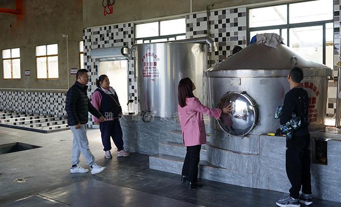 對(duì)老酒坊升級(jí)，加購(gòu)一套1000型大型釀酒設(shè)備