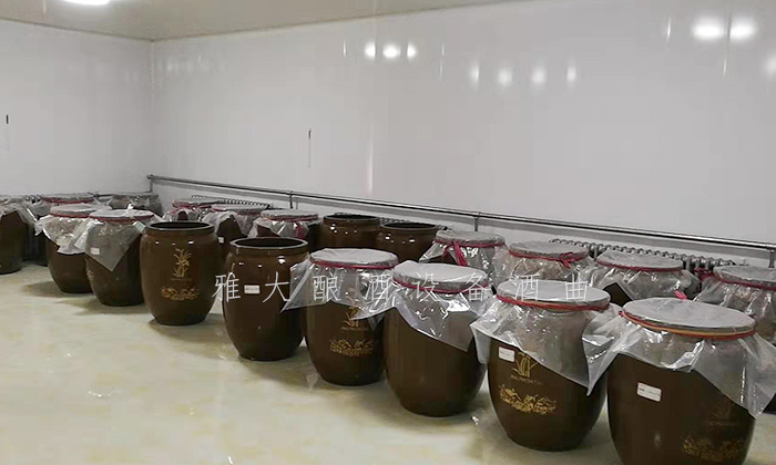 10.4張總的標準化發(fā)酵車間，全部用廣口陶缸發(fā)酵