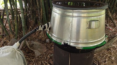 用木甑烤酒設(shè)備蒸白酒，冬季更容易糊鍋，為什么？