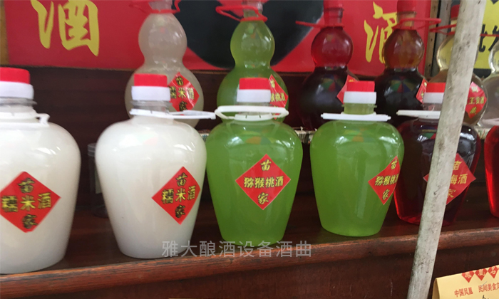 2-「蒸酒設(shè)備」這酒在市面上很少見，據(jù)說是用獼猴桃做的