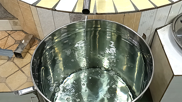 用烤酒設備烤酒時，怎樣才能得到更多低度酒？