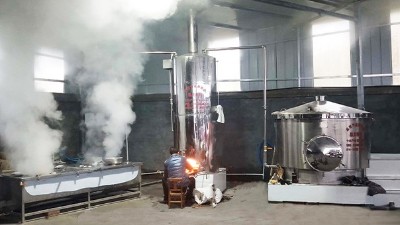 大酒廠在選擇大型釀酒設(shè)備時(shí)要注意什么？怎樣避坑？