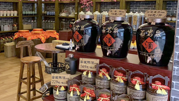 用小型酒廠釀酒設(shè)備一年釀2萬(wàn)斤高粱酒，能賺多少錢？