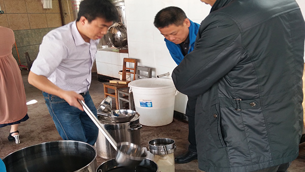 用雅大釀酒設(shè)備做酒不會(huì)賣酒，看虎哥如何利玩轉(zhuǎn)聚會(huì)營(yíng)銷