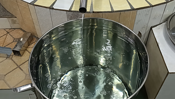 冬季用新型釀酒設(shè)備釀出來的酒為什么更易渾濁？