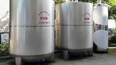 茅臺(tái)鎮(zhèn)一儲(chǔ)酒罐破裂損失幾十萬(wàn)，不銹鋼儲(chǔ)酒罐到底怎么選？
