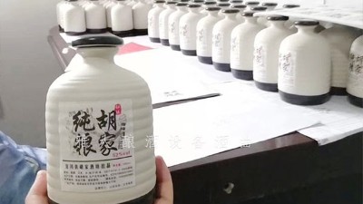 哪里有能釀出農(nóng)村土酒的小型酒廠釀酒設(shè)備？