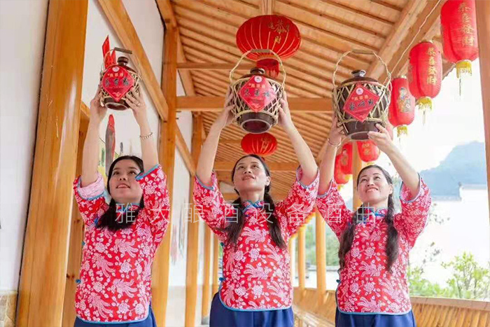 從廚師到釀酒師，用蒸餾釀酒設(shè)備釀出美酒，釀出紅火日子