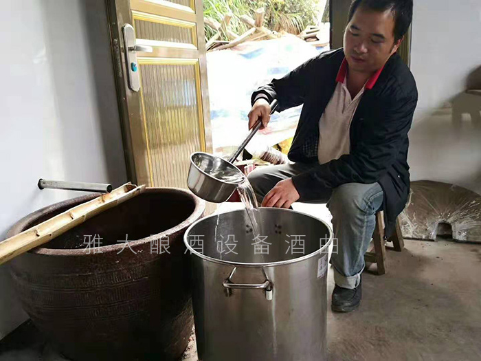 從廚師到釀酒師，用蒸餾釀酒設(shè)備釀出美酒，釀出紅火日子