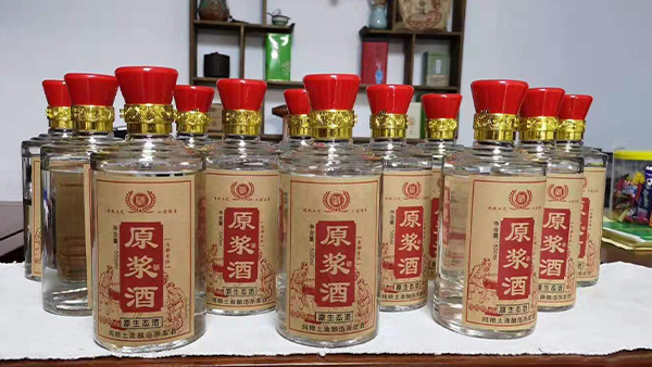 堅持用白酒釀酒設(shè)備做純糧酒，每天釀2鍋酒還不夠賣！