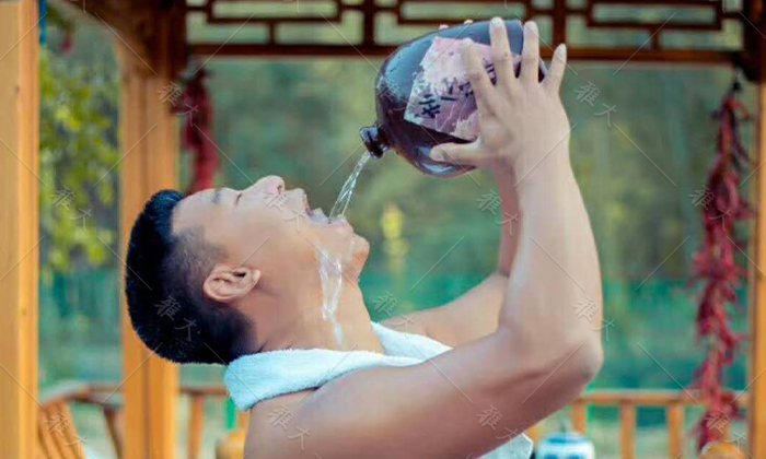 10.13用小型蒸餾釀酒設(shè)備做酒，如何提升酒量你學(xué)會(huì)了嗎
