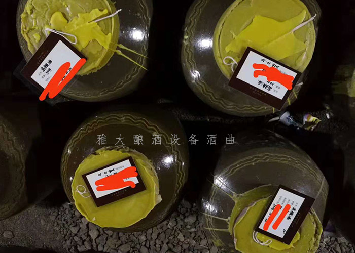 私人定制洞藏酒，每一壇上都寫上顧客的名字